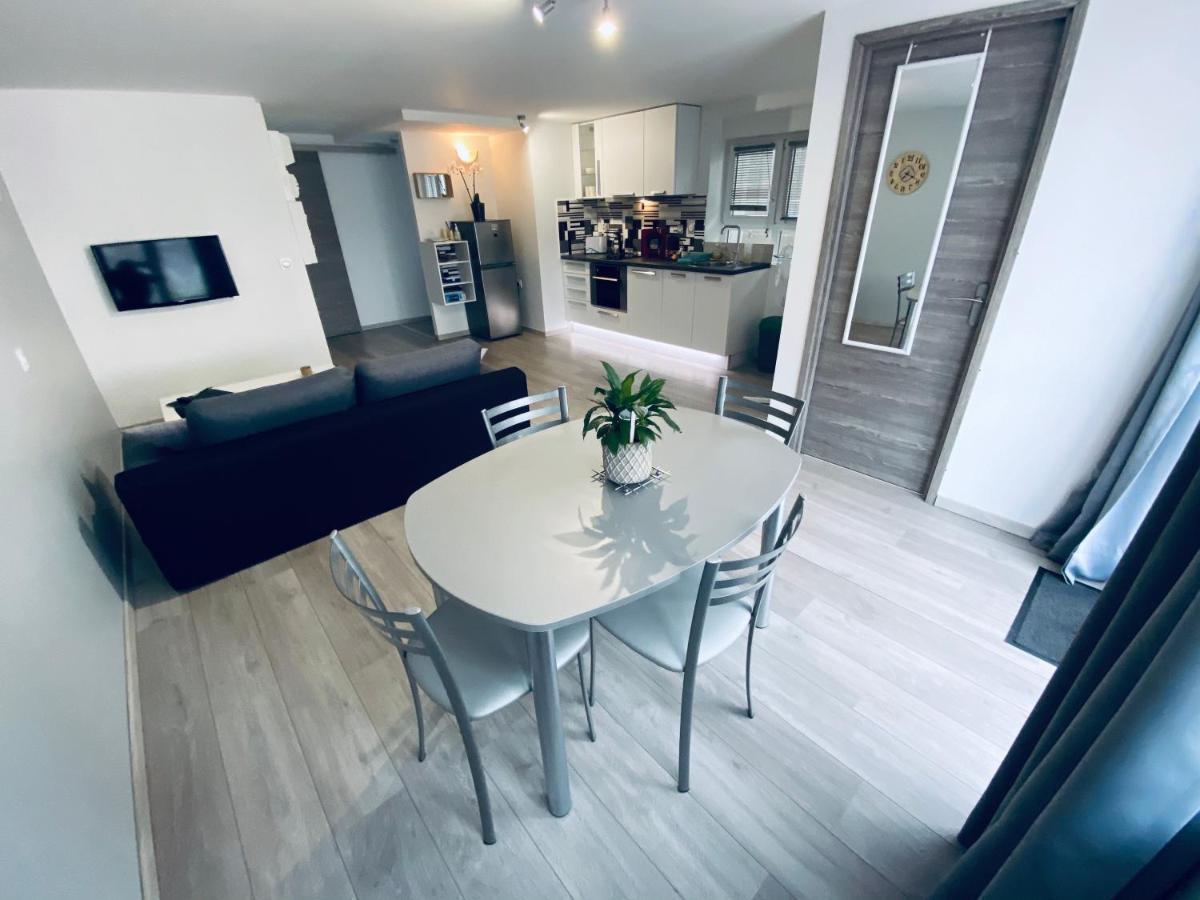 Toul Appartement Entier Avec Parking Prive Au Calme Cosy A Etage Avec Balcon Exterior photo