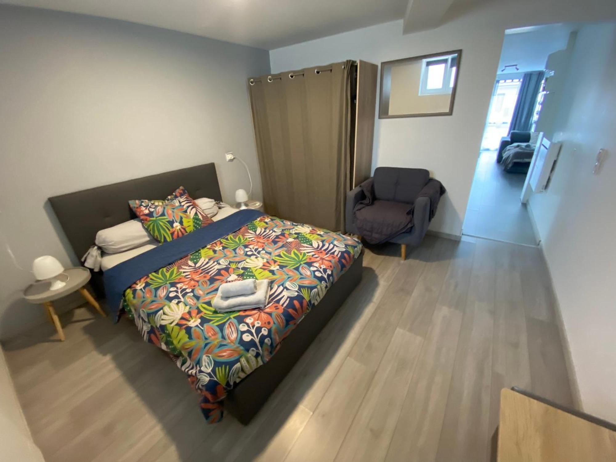 Toul Appartement Entier Avec Parking Prive Au Calme Cosy A Etage Avec Balcon Exterior photo