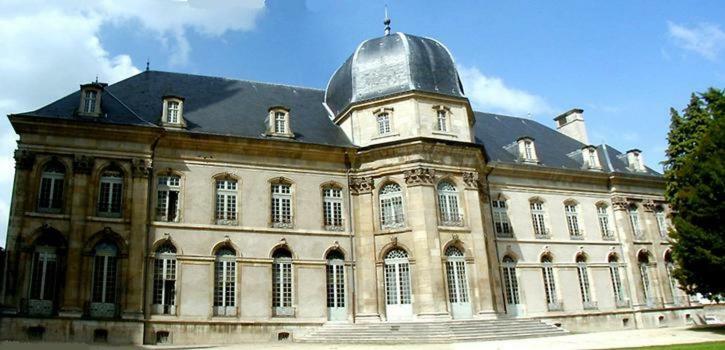Toul Appartement Entier Avec Parking Prive Au Calme Cosy A Etage Avec Balcon Exterior photo