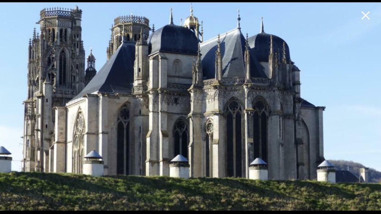 Toul Appartement Entier Avec Parking Prive Au Calme Cosy A Etage Avec Balcon Exterior photo